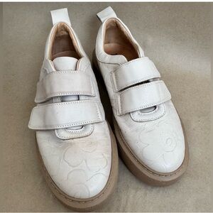 Marimekko Rinnekedolla Cream Leather Embossed Floral Sneakers. EU37
